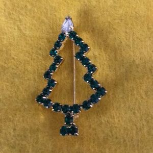 Beautiful vintage Christmas tree brooch